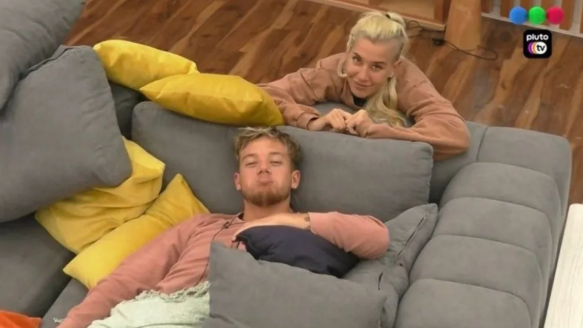 Noche caliente en Gran Hermano: Nacho y Tora durmieron juntos