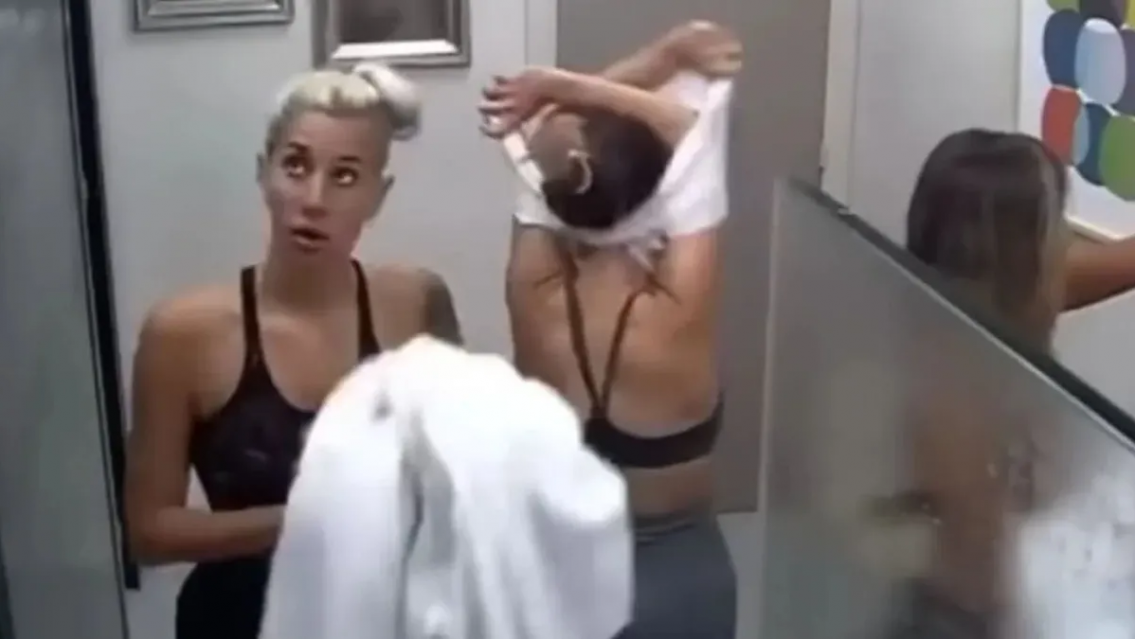 La "Tora" y Romina se ba�aron juntas y prendieron fuego la casa de Gran Hermano