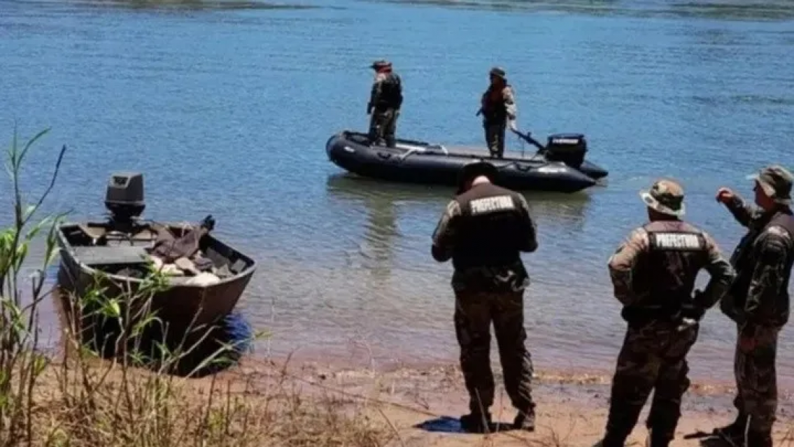 Una madre desalmada tiró a sus hijitos al río, dejó una carta de despedida y todo