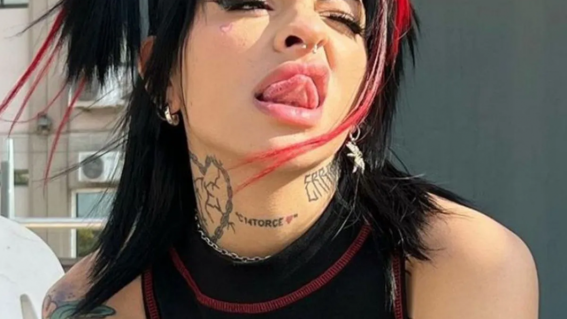 Qui�n es Le�n, el hombre que le saca la ropa a la juje�a Cazzu