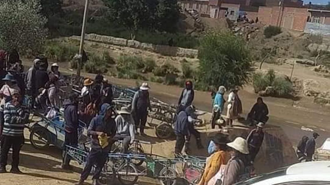 Por los fuertes enfrentamientos no pasa nadie por el río que separa Villazón y la Quiaca