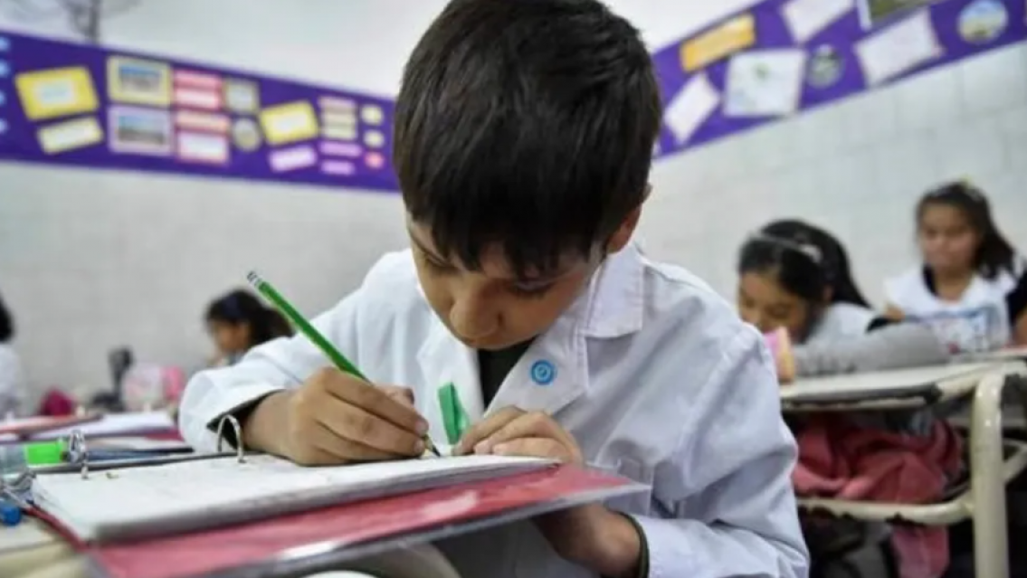 ¿Cuándo se cobra la Ayuda Escolar 2023?