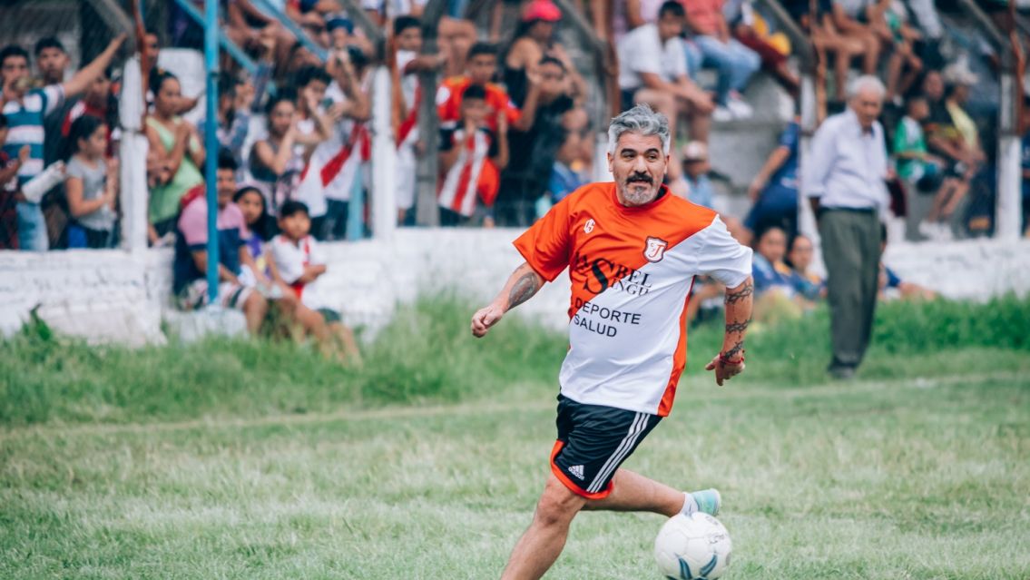 El futbolista m�s querido de Jujuy, descolg� los botines y volvi� a la cancha