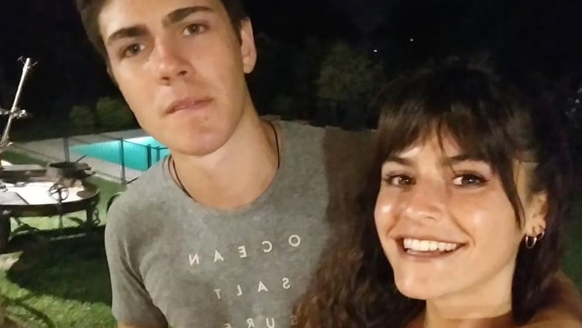 Él ultra católico, ella feminista abortera y a favor del lenguaje inclusivo. Así es la hermana del Primo