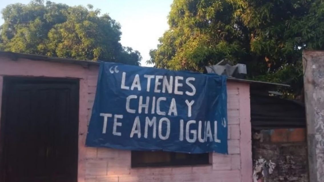 "La tenés chica, pero te amo": el pasacalle por San Valentín que se volvió viral