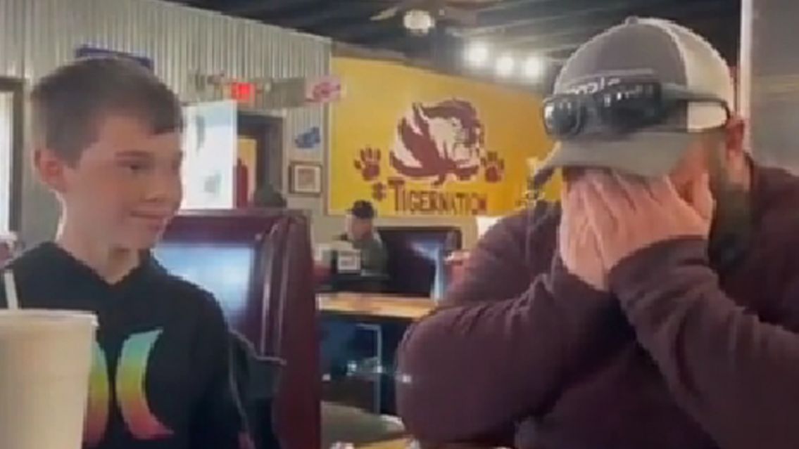 El hijo de su novia le pidió que lo adopte y él rompió en llanto: "Es la máxima muestra de amor"