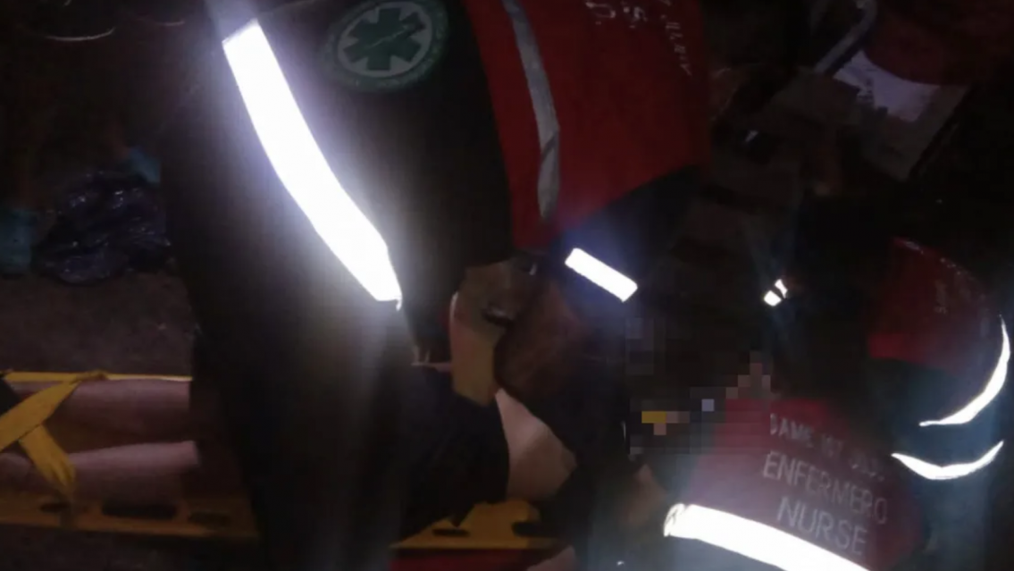 Conmoción en Jujuy: una mujer cayó desde un tercer piso y se encuentra grave