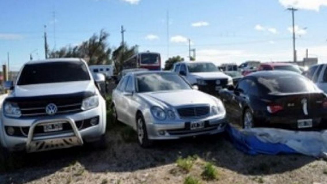 Atenci�n juje�as y juje�os: venden camionetas y autos "por dos mangos"