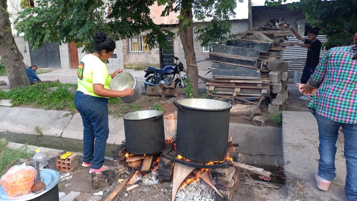 Merendero jujeño suspende atención: "No tenemos ni azúcar ya"
