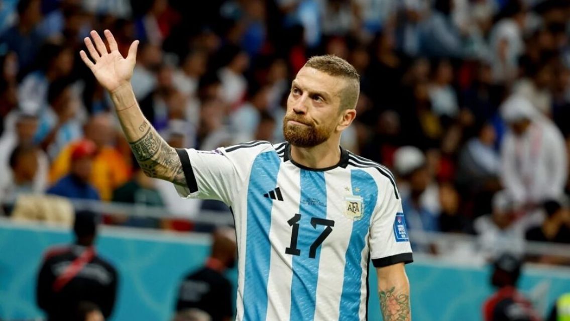 El mensaje del "Papu" Gómez sobre la foto en la que fue reemplazado