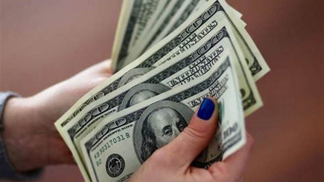 El dólar blue cerró a $499 y marcó un nuevo récord