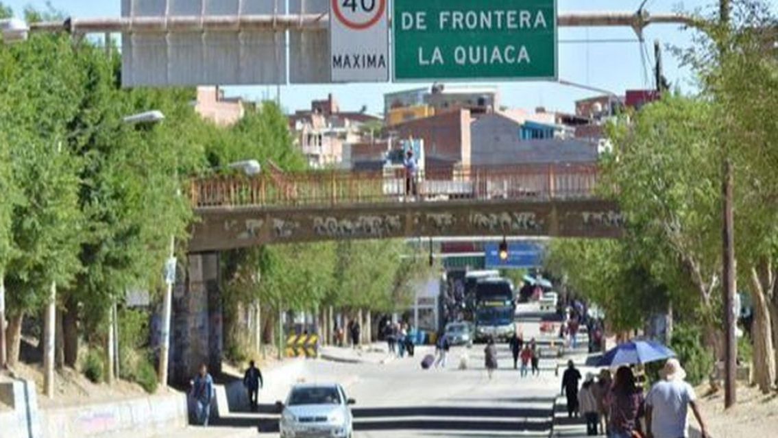Arde la frontera de Jujuy - Villaz�n: 1 boliviano = 100 pesos