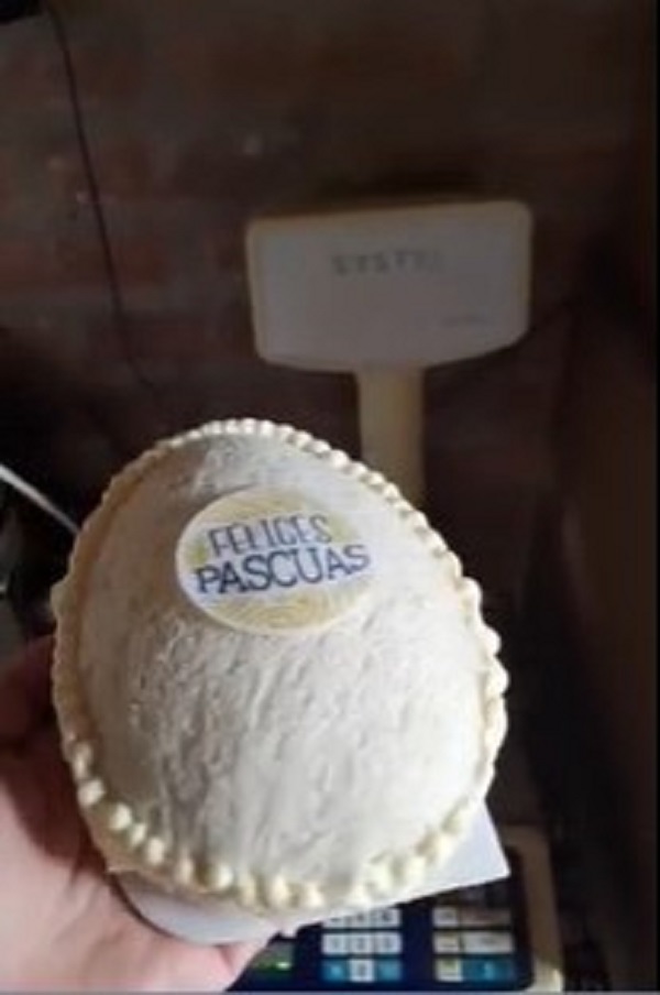 Creó el huevo de pascua relleno de sandwich de miga y ahora gana