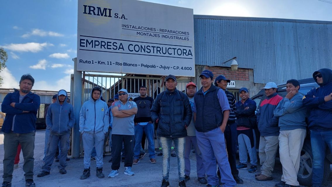 Obreros paralizaron obras en Jujuy por falta de pago de la constructora IRMI