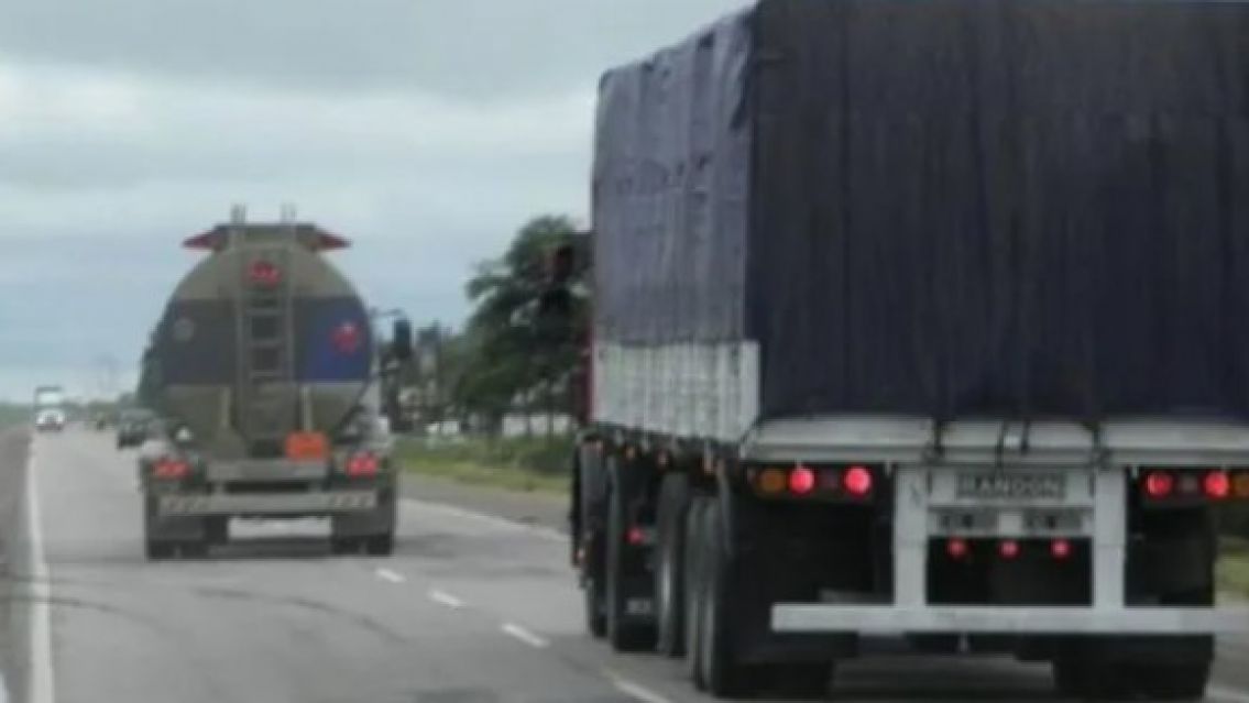 No es como pensabas: Se conoció que significa que un camión ponga la luz de giro izquierda