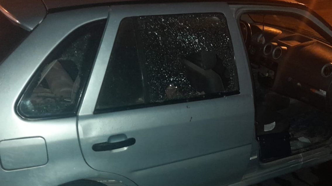 Destroz� un auto cerca de la vieja terminal y lo detuvieron: quer�a robarse todo