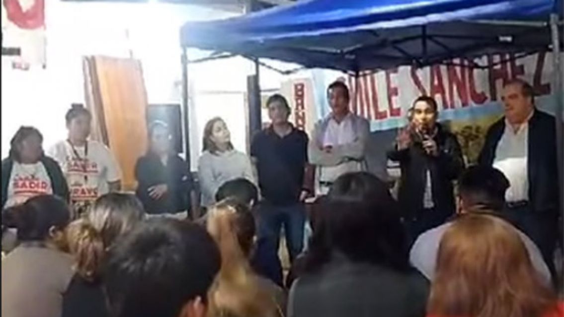 Funcionario de Bravo enojado porque lo increparon mientras estaba de campa�a