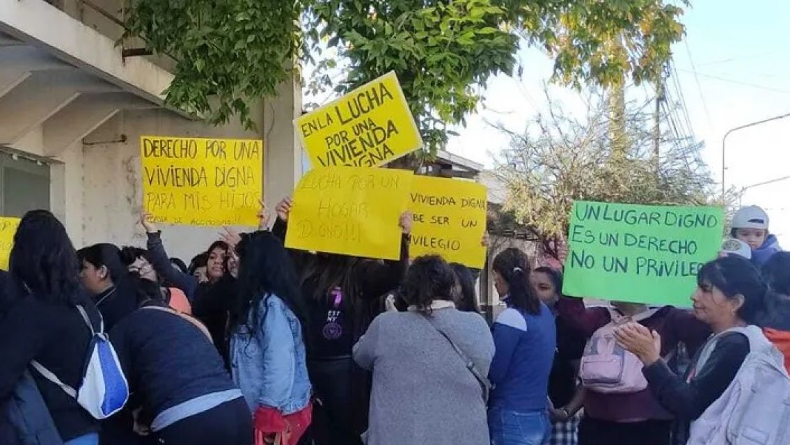 Jujeños exigieron viviendas y terrenos: "Somos familias y necesitamos un techo"