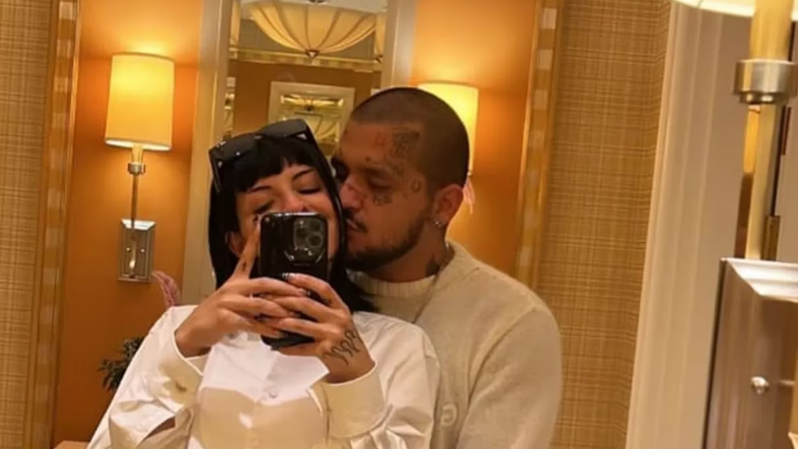 La primera foto de Cazzu embarazada: junto a Nodal y con pancita