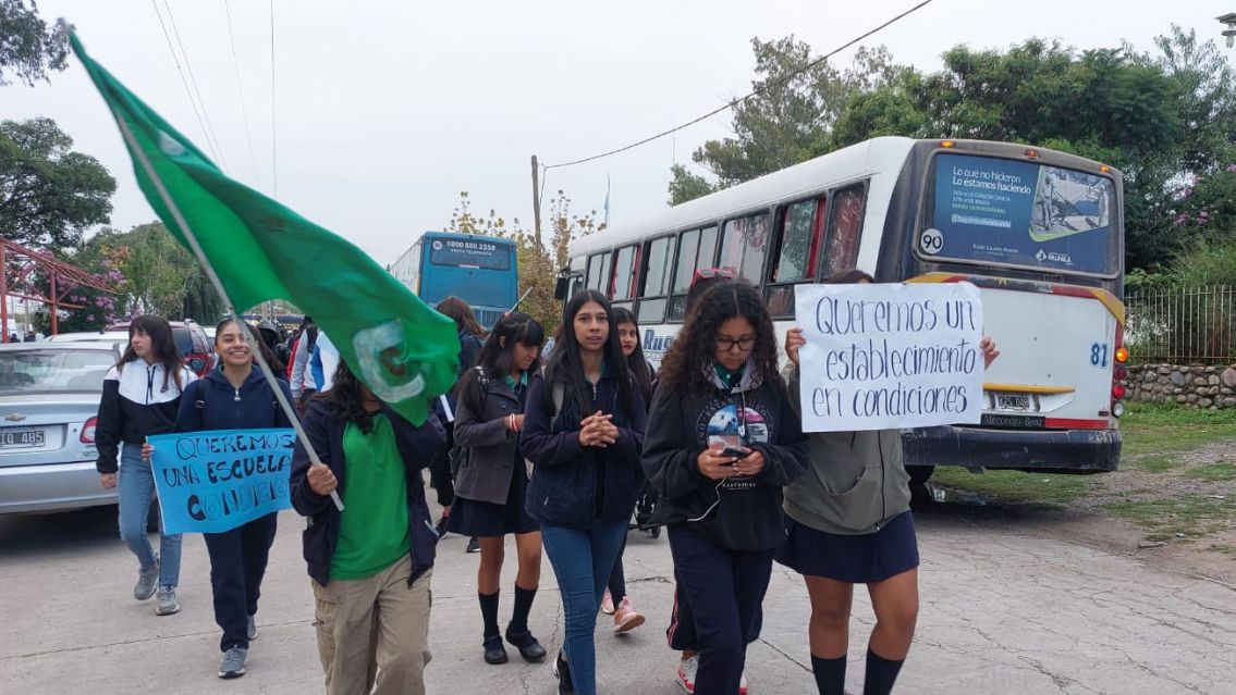 Marcha al Ministerio de Educación: sigue la protesta de estudiantes en Jujuy