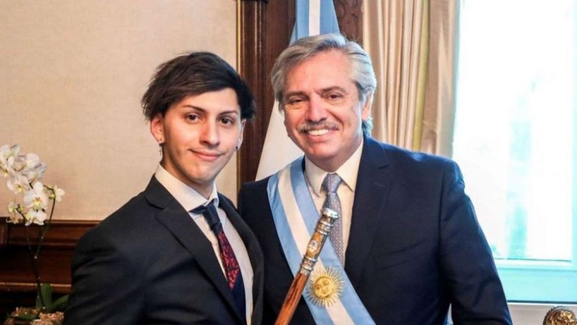 Alberto Fernández denunció amenazas contra su hijo: le escribieron y llamaron al celular