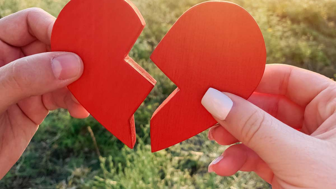 Estos son los 5 signos que no triunfan en el amor porque se atan a lo imposible