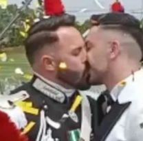 Por primera vez, un militar se casó con su pareja luciendo el uniforme oficial