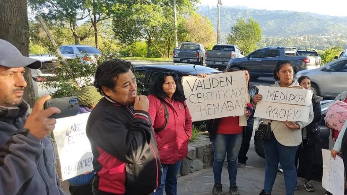 Juje�os denuncian problemas con la luz: no tienen ni medidores