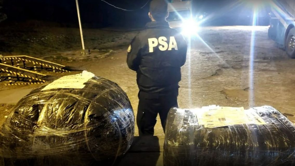 Despacharon encomiendas con 25 kilos de marihuana y les dieron la cana