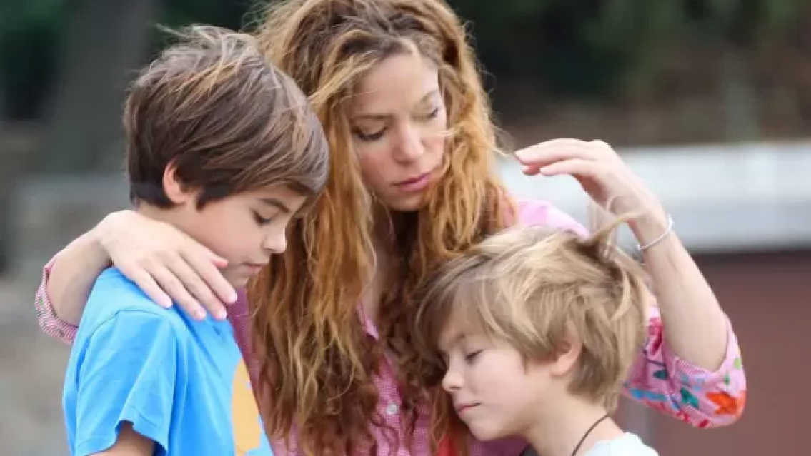 Todos creyeron que la canci�n "Acr�stico" de Shakira era para sus hijos pero tambi�n es para Piqu�