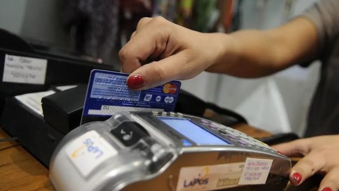 La AFIP actualizó los valores mínimos a partir de los cuales controlará los gastos con tarjeta