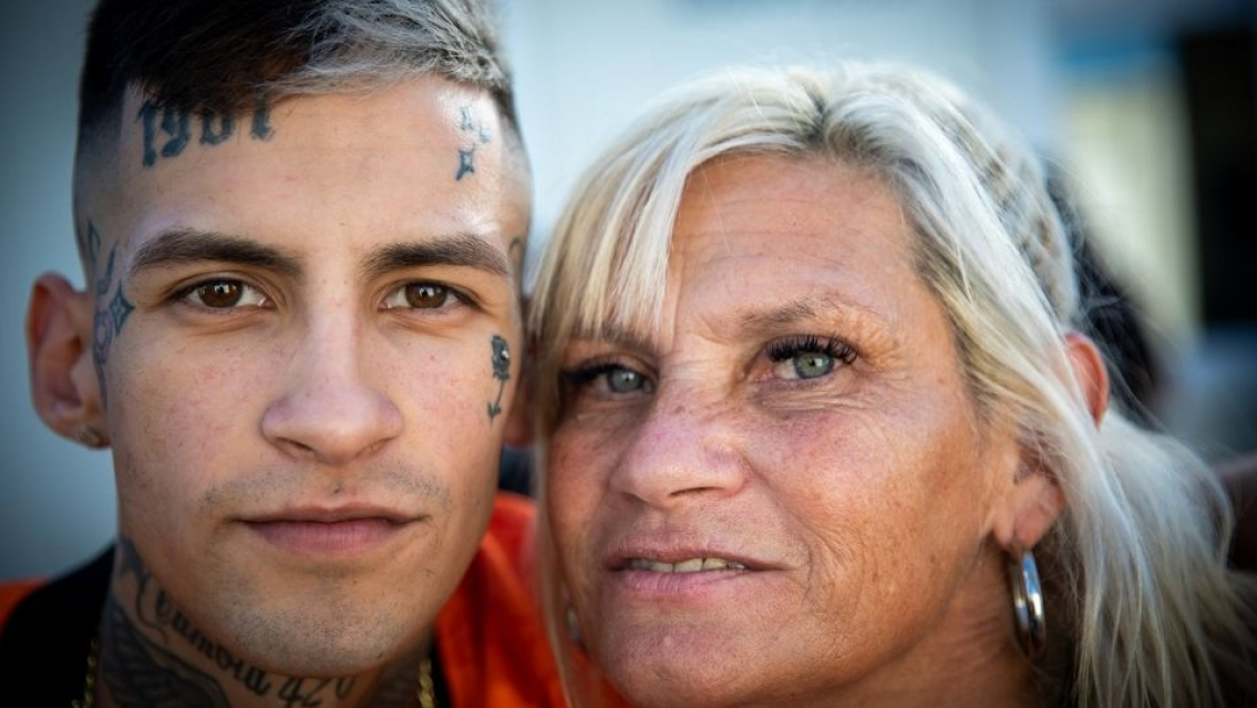 Esc�ndalo con L-Gante, hasta su beb� ten�a dos armas. Un inconsciente