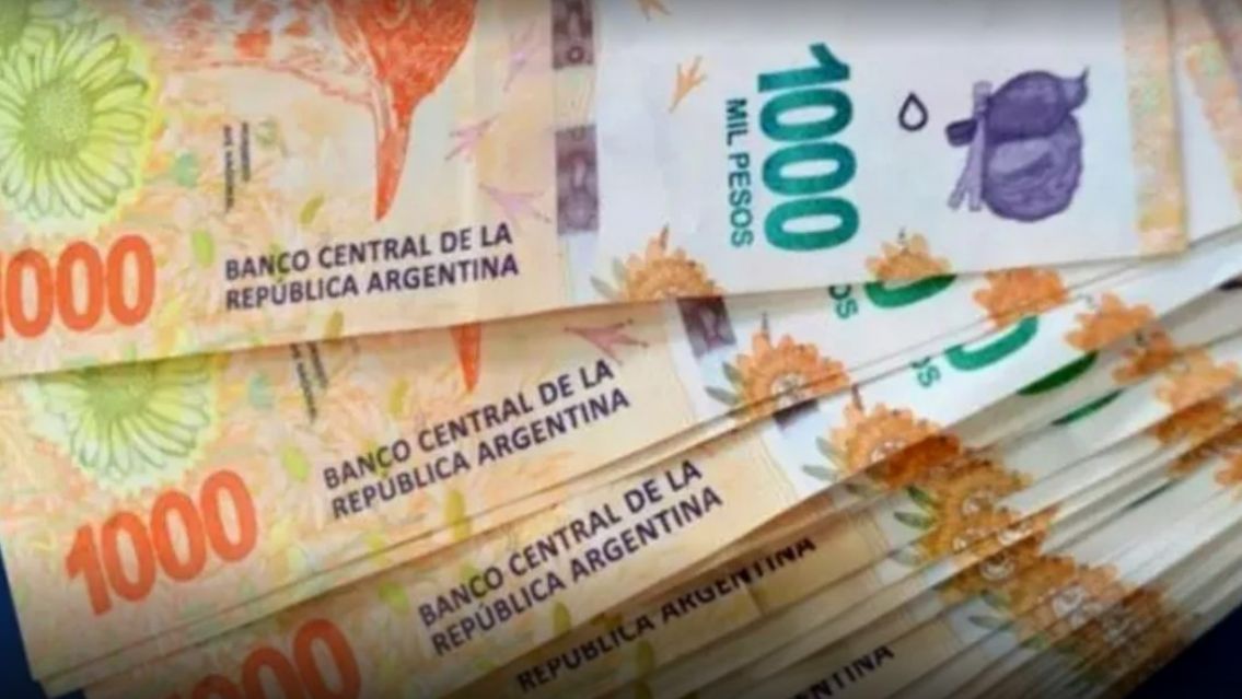 Aguinaldo para beneficiarios de planes: quiénes cobrarán $65.929 este mes