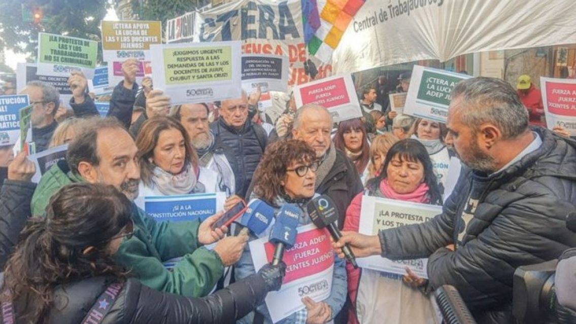 Movilizaci�n en Buenos Aires a favor de los docentes juje�os