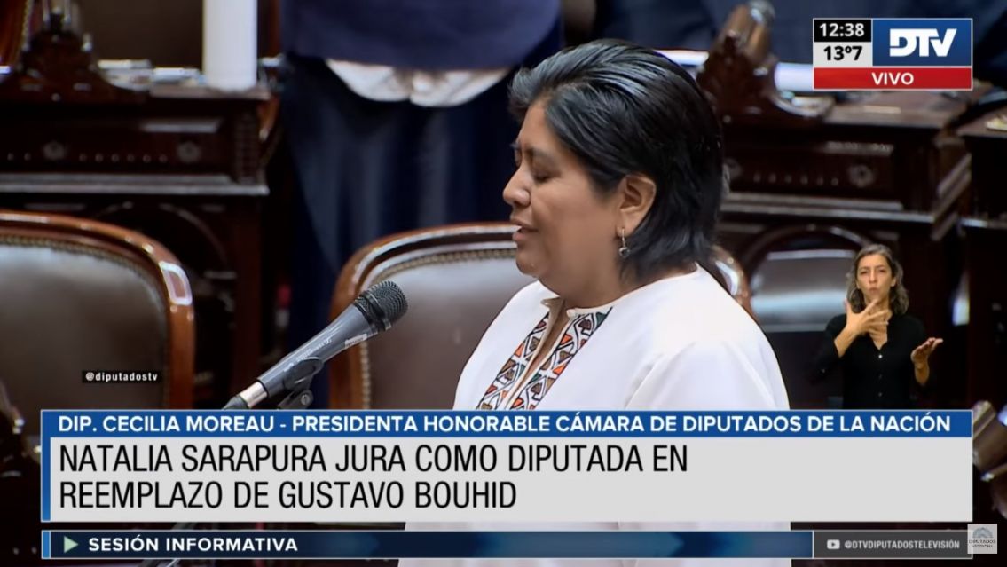 Tras el aluvi�n de cr�ticas a su gesti�n, Sarapura aterriz� en el Congreso