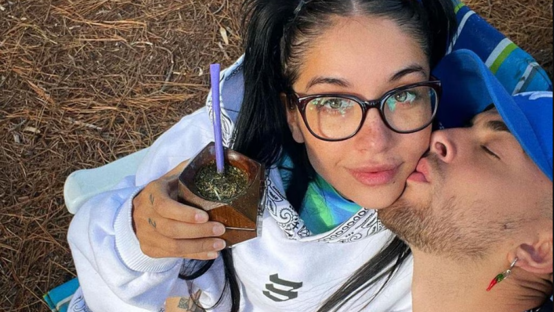 Dándose como cajón que no cierra: el "reencuentro" de María Becerra y su novio