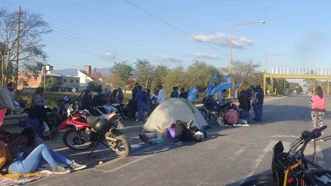 Sigue el corte en el acceso sur a Jujuy 