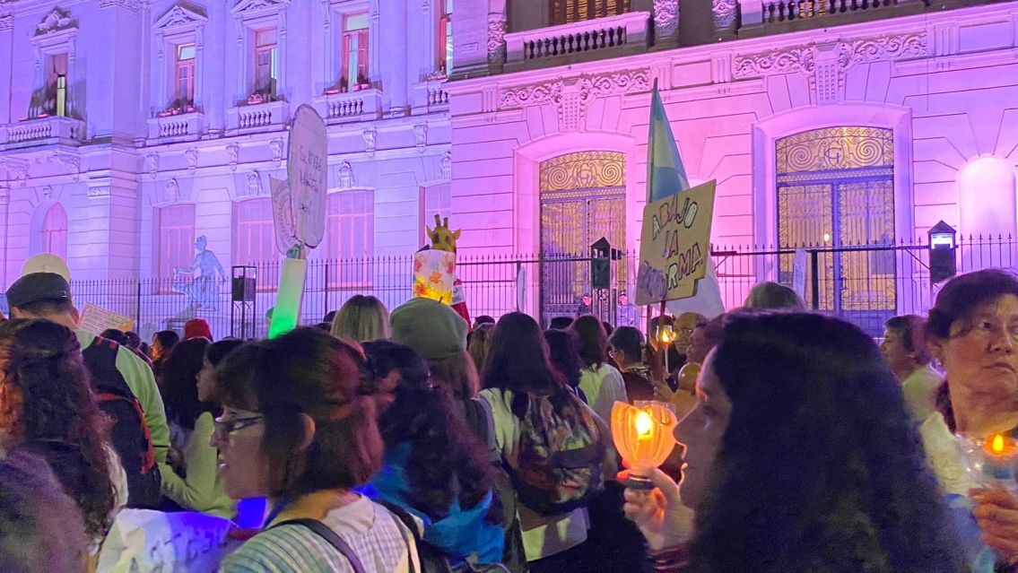 Marcha de antorchas en Jujuy: exigen el pago del bono de 60 mil pesos