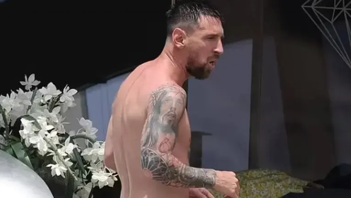 Polémica por una foto robada a Messi. "¿Te parece normal lo que hacés?"