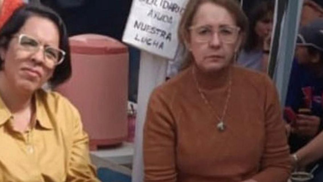 La ministra Bovi visit� la carpa de los docentes que se encuentran afuera del Ministerio