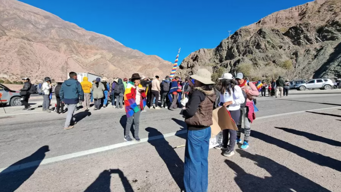 Cortes de ruta en Jujuy: los colectivos de media distancia disminuyeron sus servicios al 20%