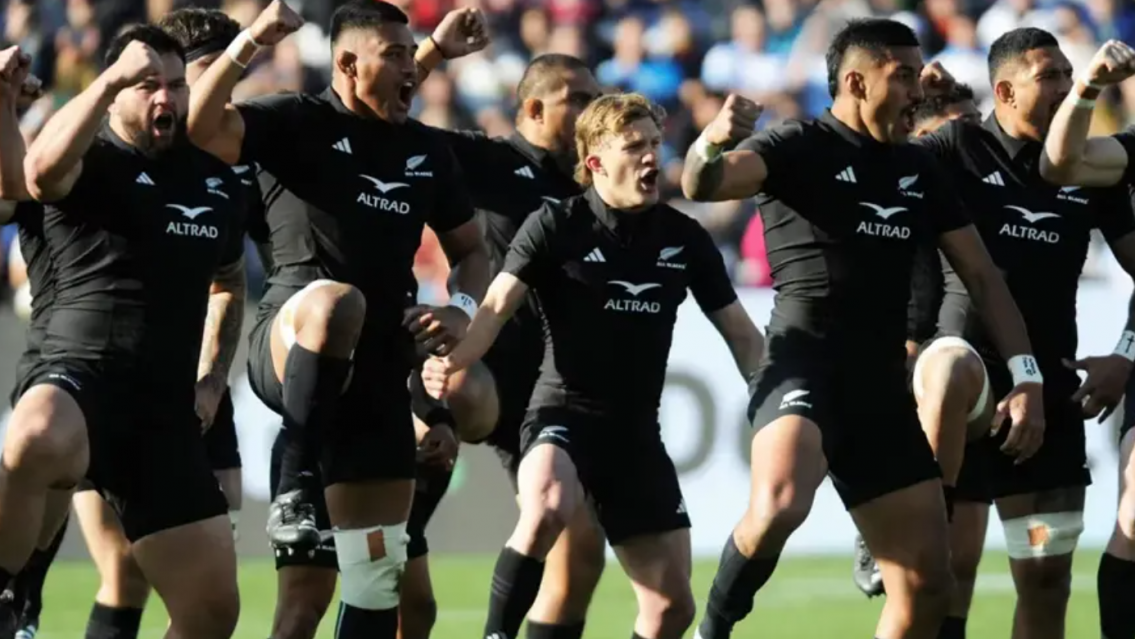 El capit�n de los All Blacks golpe� a un menor en el partido contra Los Pumas