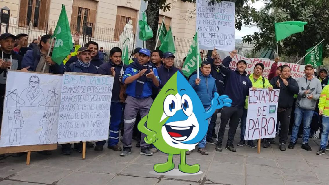 Trabajadores exigen sueldos dignos y Agua Potable mira para otro lado