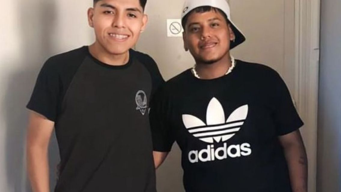 El hermano de Antonio apareció en el aeropuerto y le dio un regalo inesperado: lloró