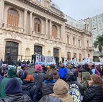 Sigue la lucha docente: piden un piso salarial de $235 mil para este mes