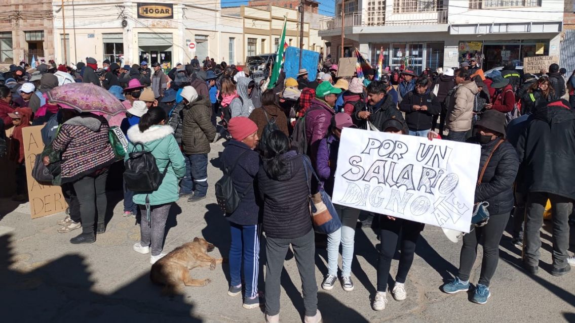 Huelga de hambre y corte en el puente internacional por los salarios