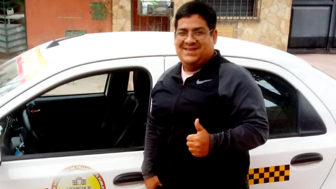 Remisero sampedreño encontró una billetera llena de plata y se la devolvió a su dueña