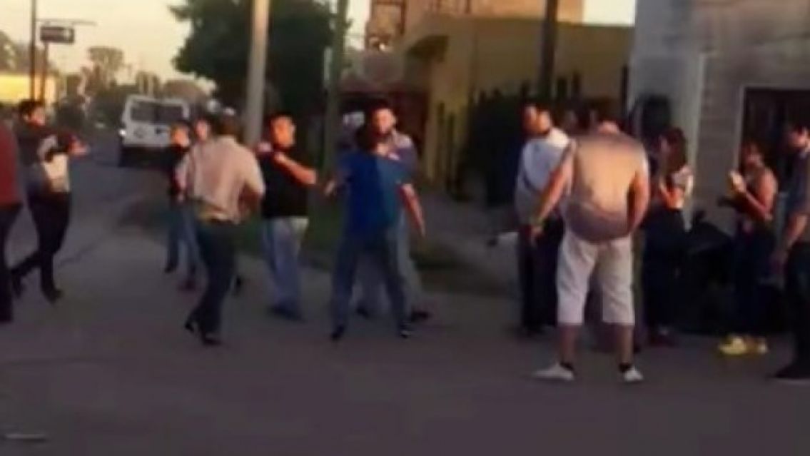 Juje�o fue a buscar a su hijo al boliche y lo molieron a golpes: Lo internaron de urgencia