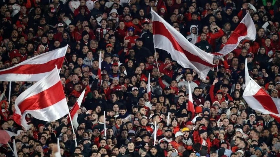 Los hinchas de River preparan una fiesta incre�ble en un Monumental lleno por 40� vez consecutiva