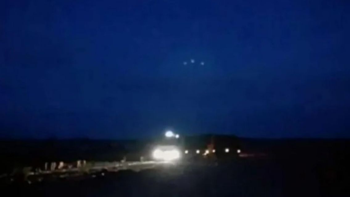 ¿Ovnis en Buenos Aires? Fotografiaron tres extrañas luces en el cielo